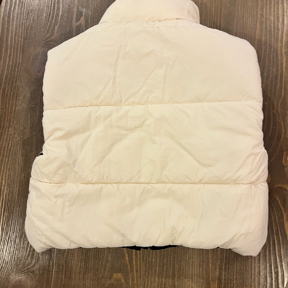 Elegant Cream Puffer Vest for Women - Picture 3 of 6
